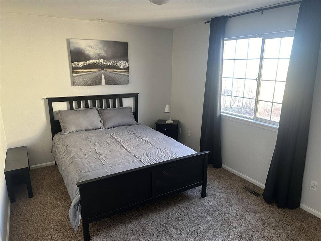 5 BR in Aurora