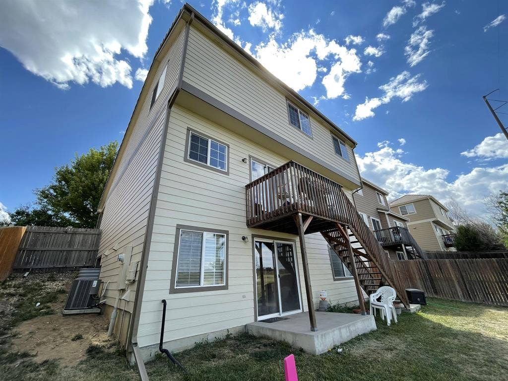 5 BR in Aurora
