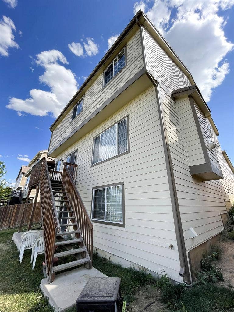 5 BR in Aurora