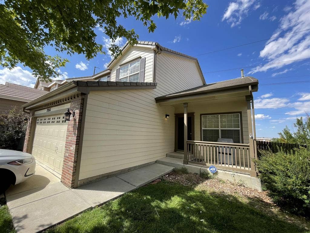 5 BR in Aurora