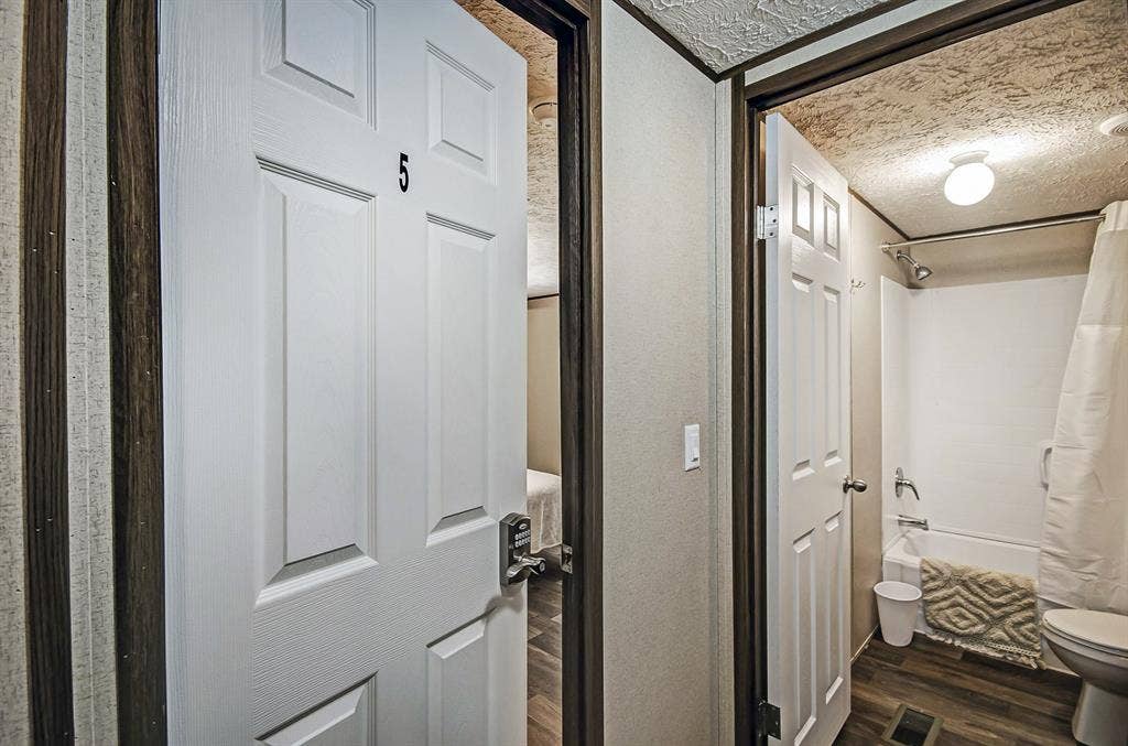 6 BR in Florence