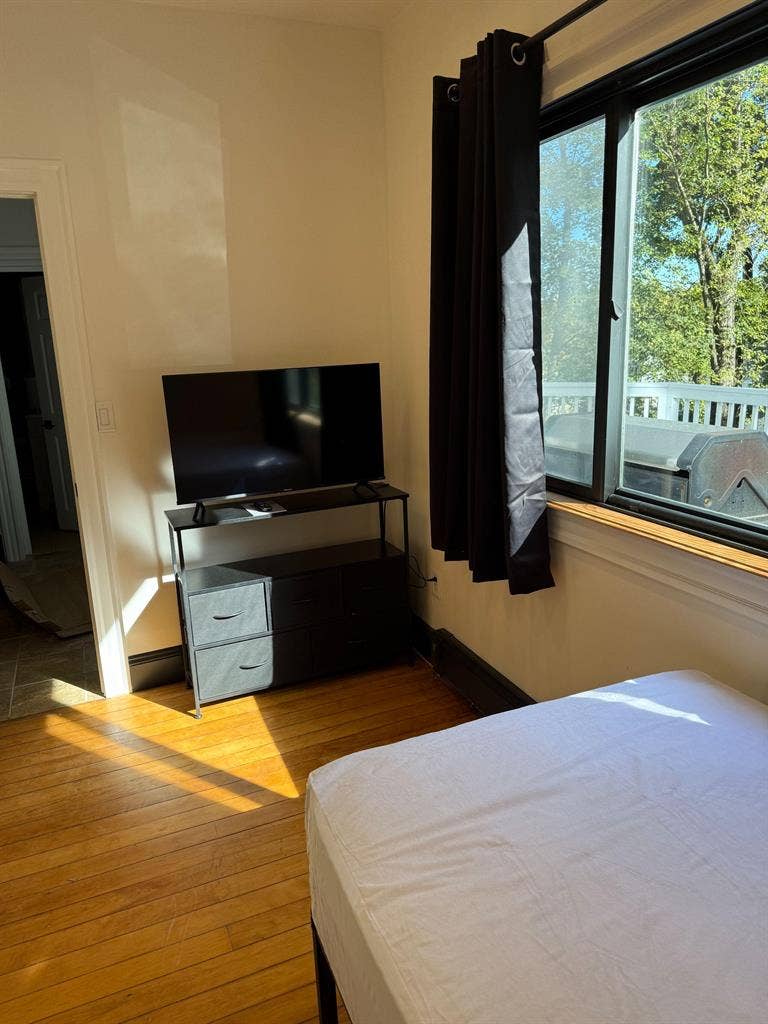 8 BR in Worcester