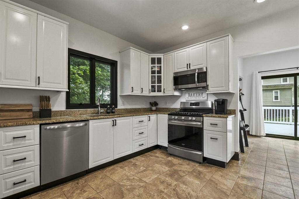 8 BR in Worcester