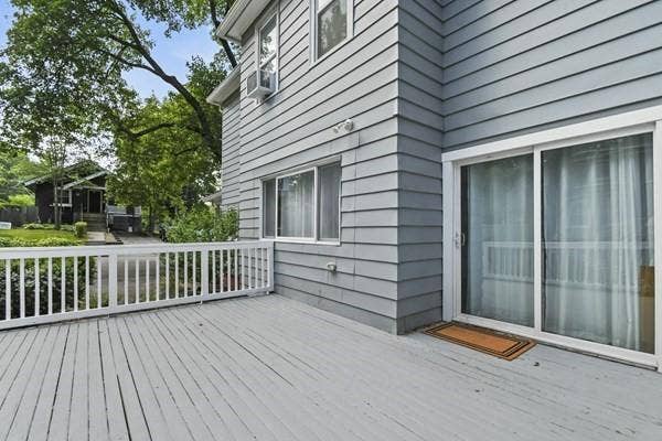 8 BR in Worcester
