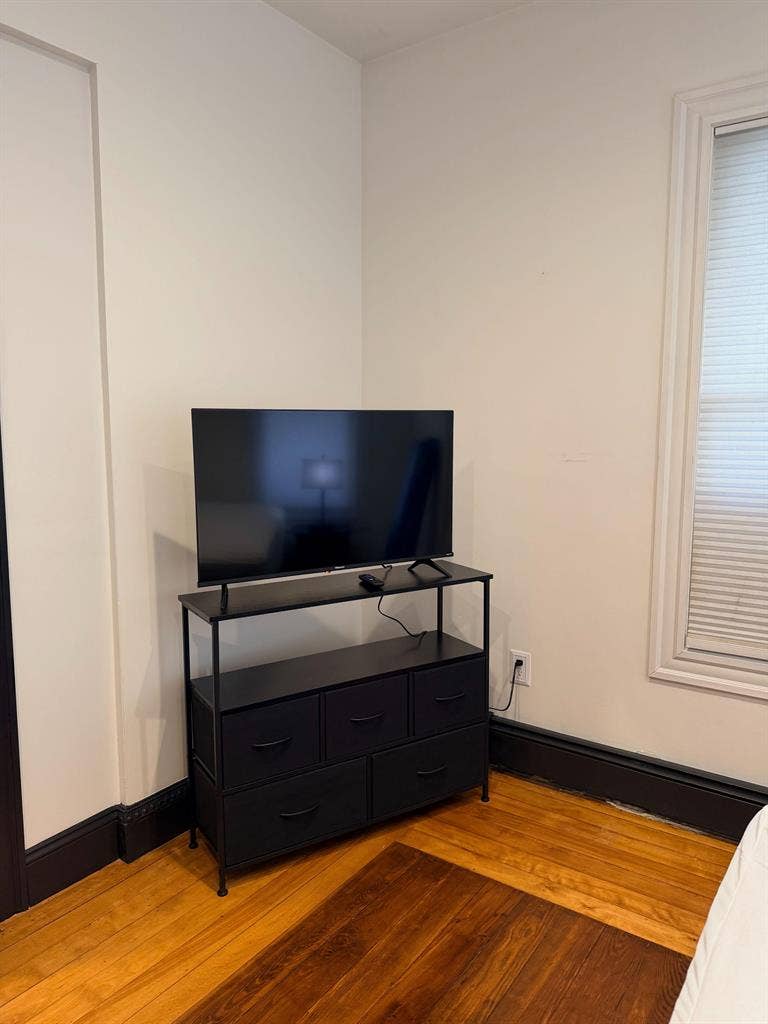 8 BR in Worcester