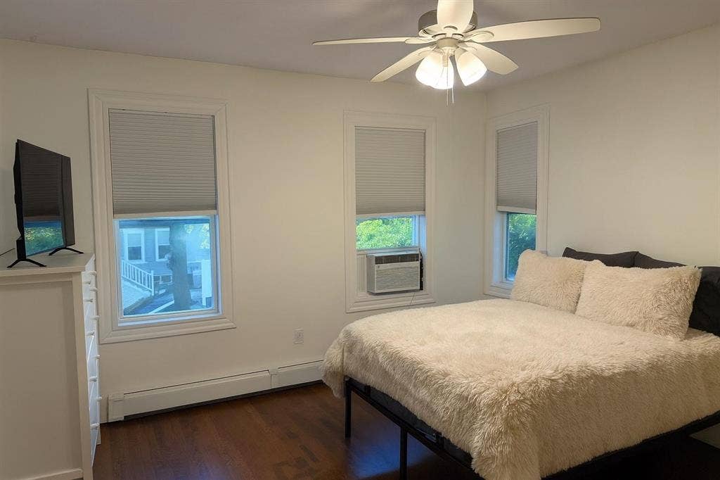 8 BR in Worcester