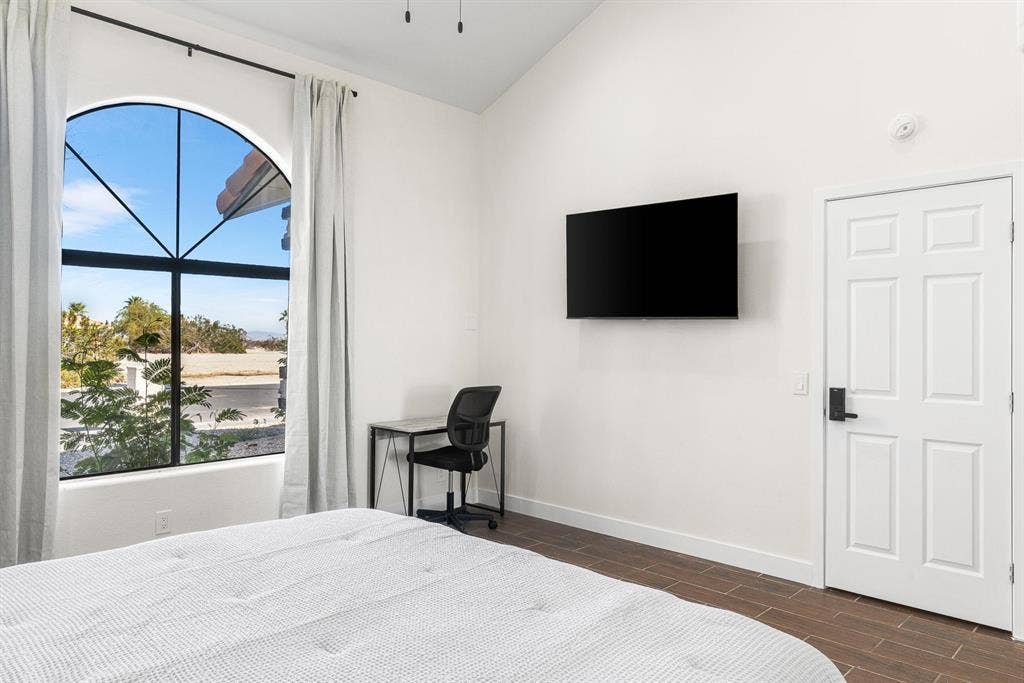 8 BR in Cathedral City