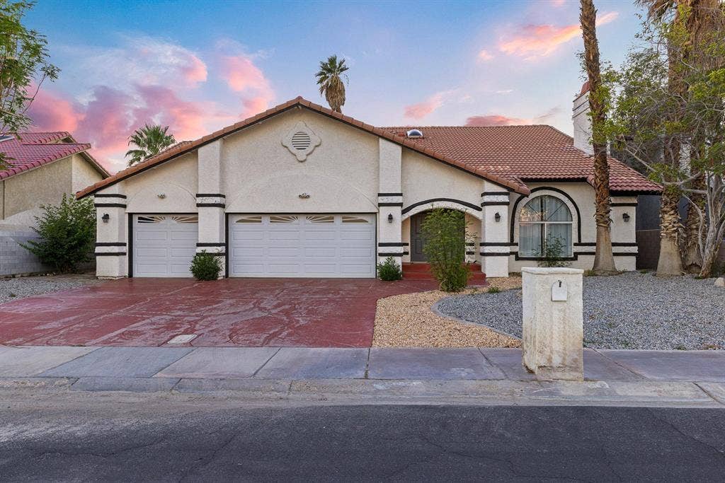 8 BR in Cathedral City