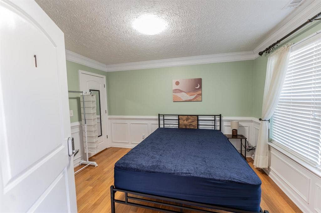 8 BR in Stockbridge