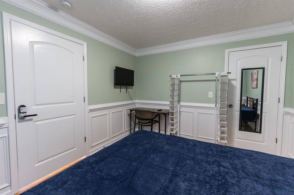 8 BR in Stockbridge