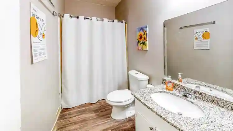 8 BR in Riverdale