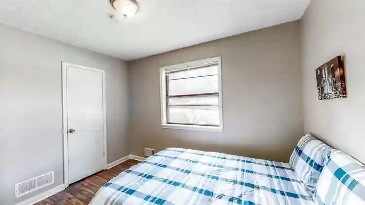 8 BR in Riverdale