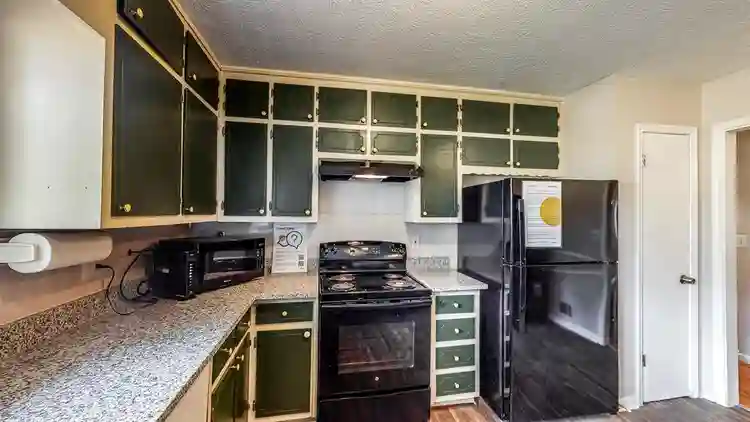 8 BR in Riverdale