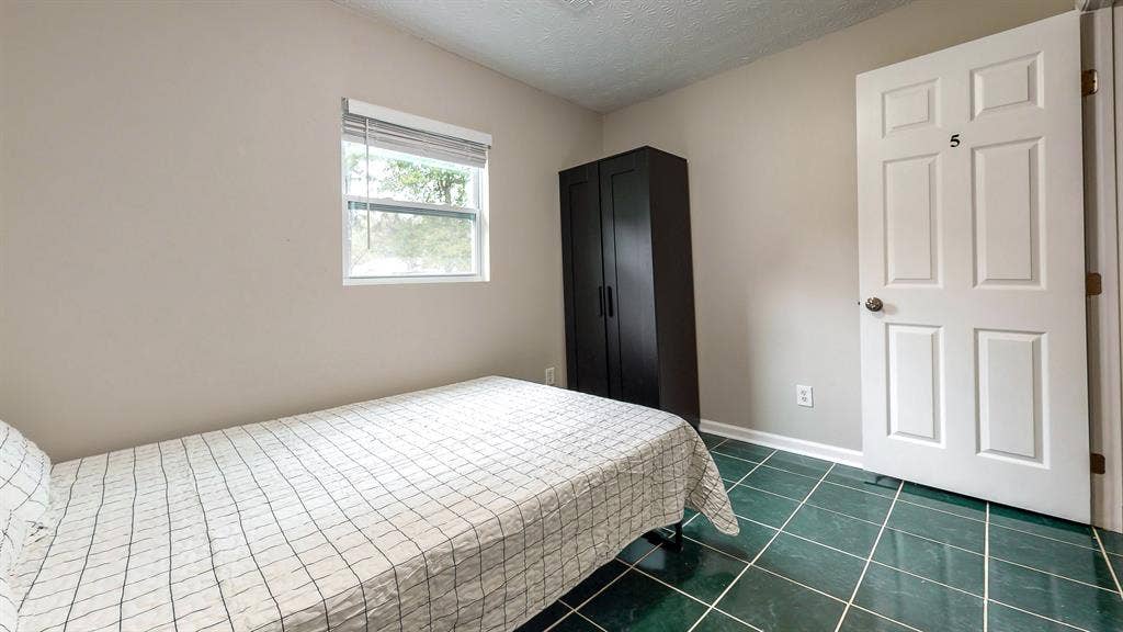 6 BR in College Park