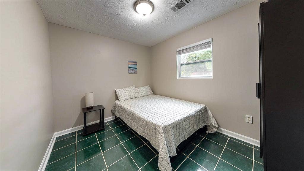 6 BR in College Park