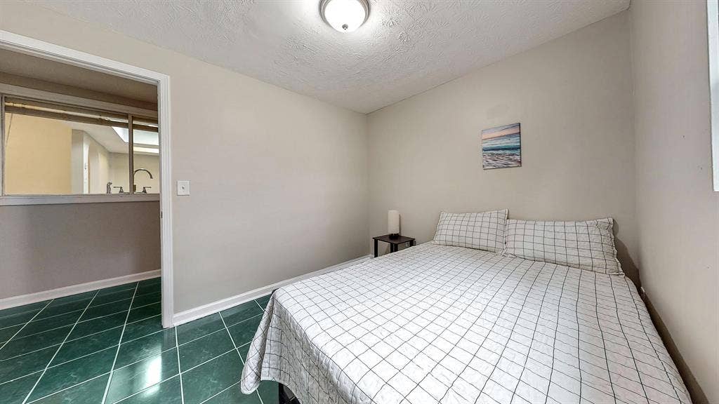 6 BR in College Park