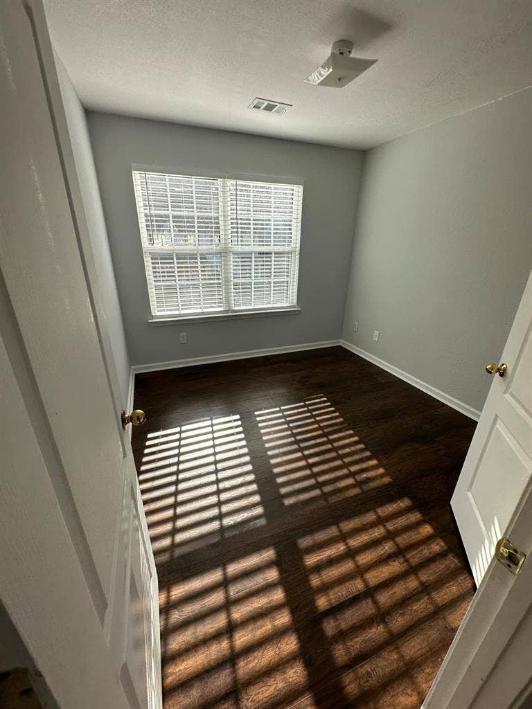 Private Room/Bathroom Available