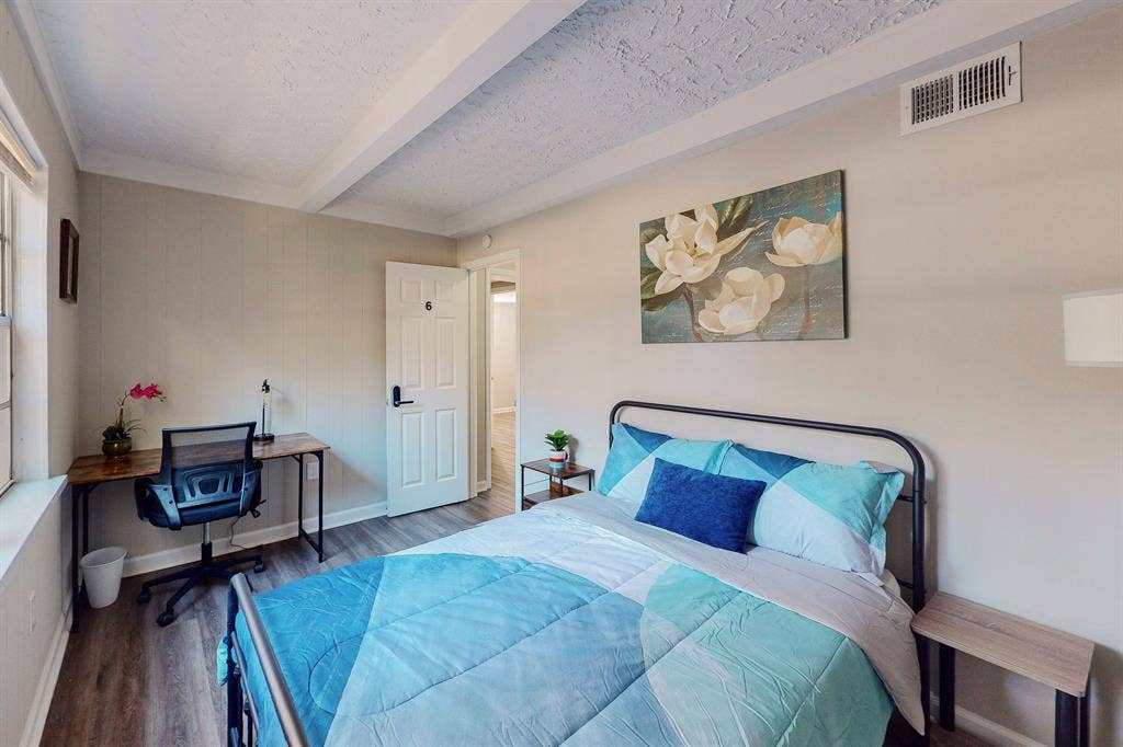 8 BR in Decatur