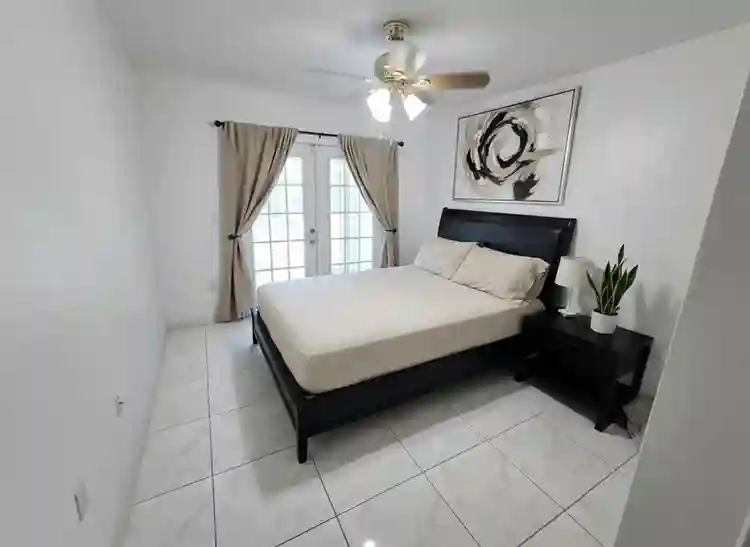 8 BR in Miami