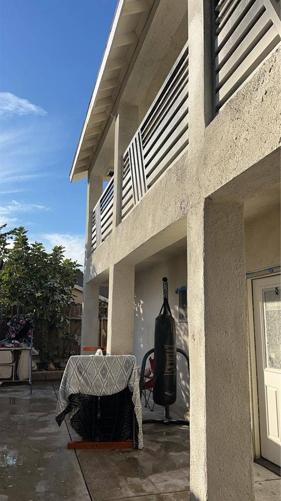 Room with private bathroom/bills in