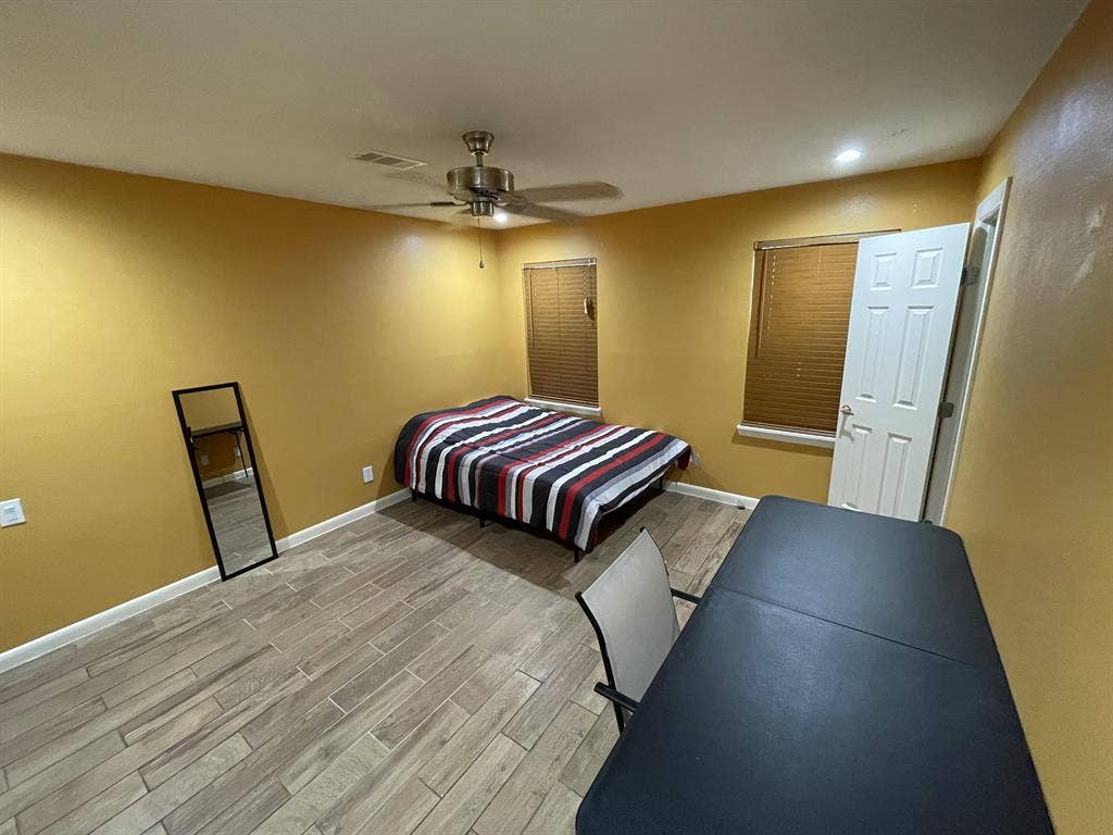 6 BR in Houston