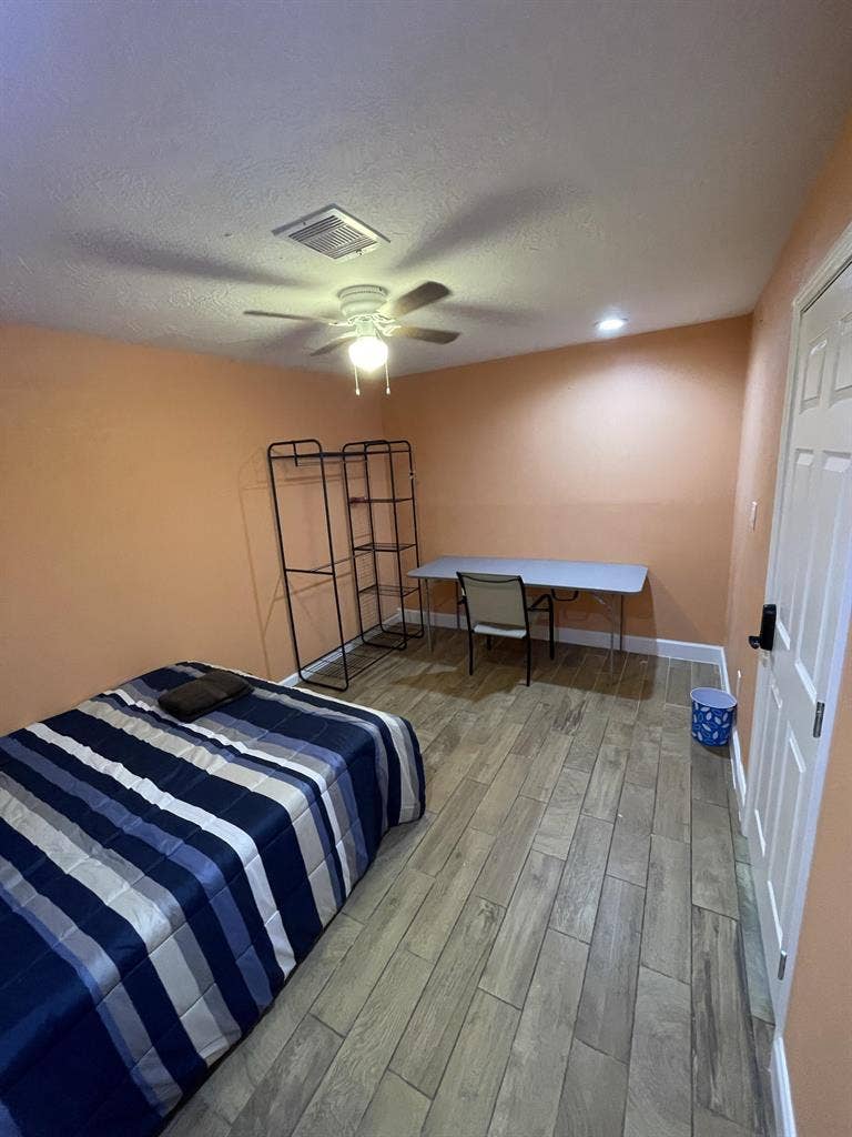 6 BR in Houston