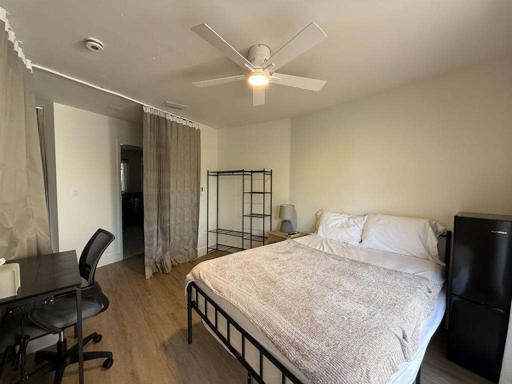 6 BR in Sarasota