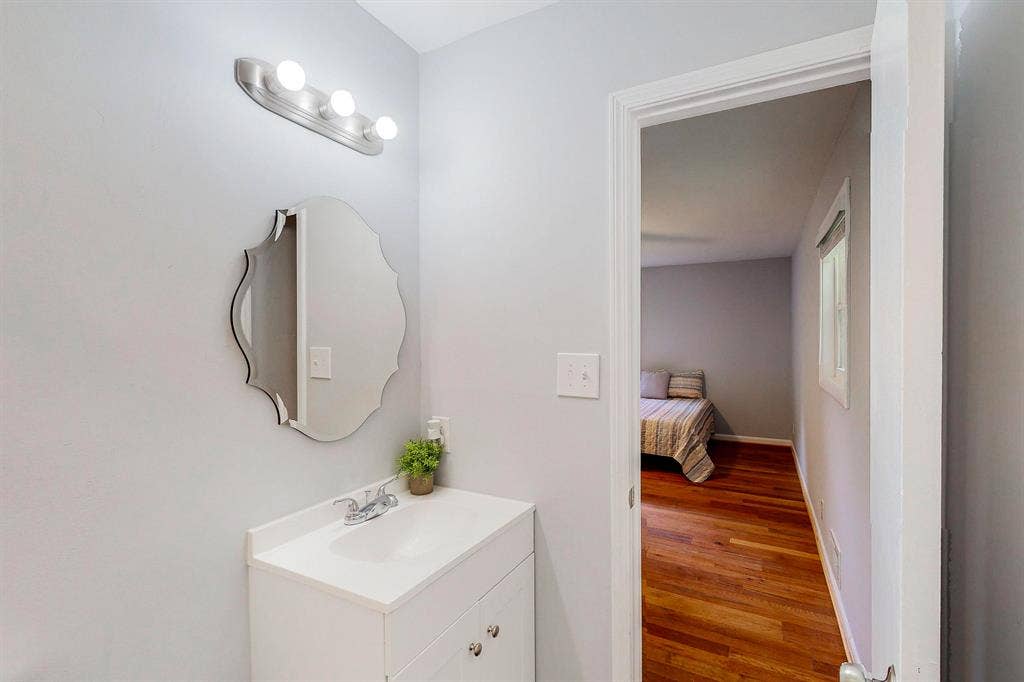 10 BR in Forest Park