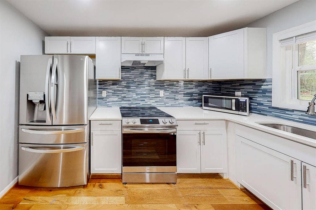 10 BR in Forest Park