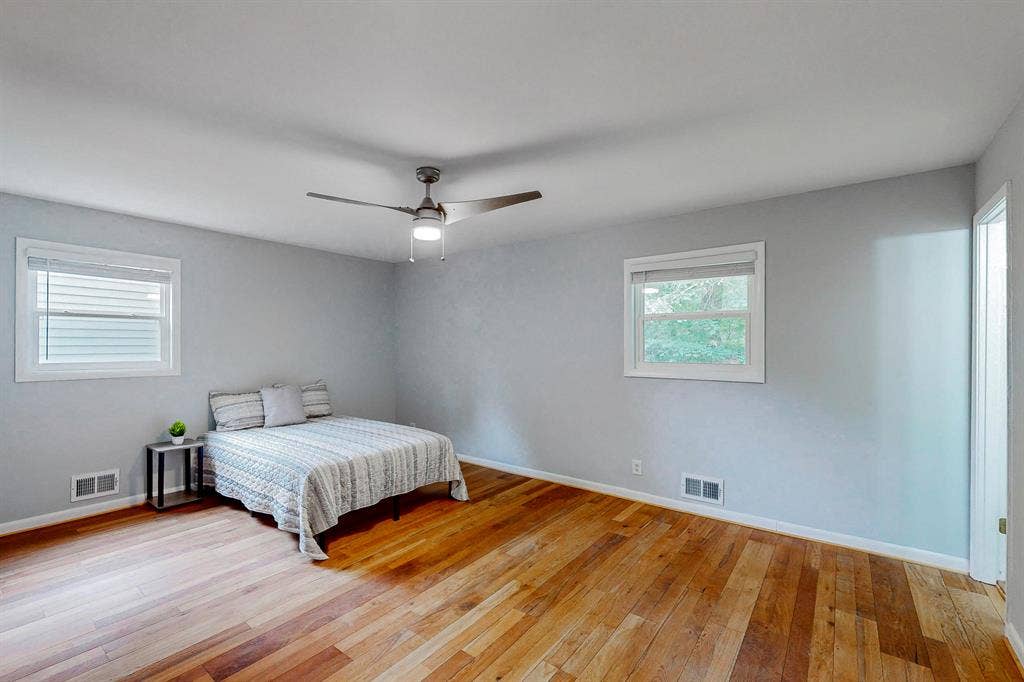 10 BR in Forest Park