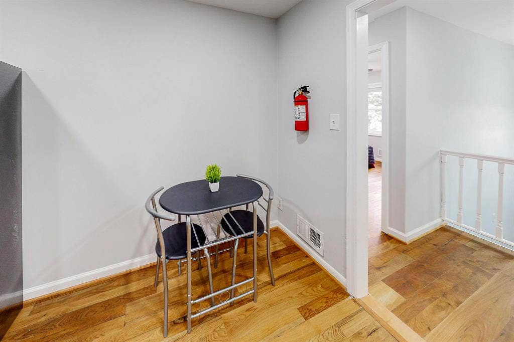 10 BR in Forest Park