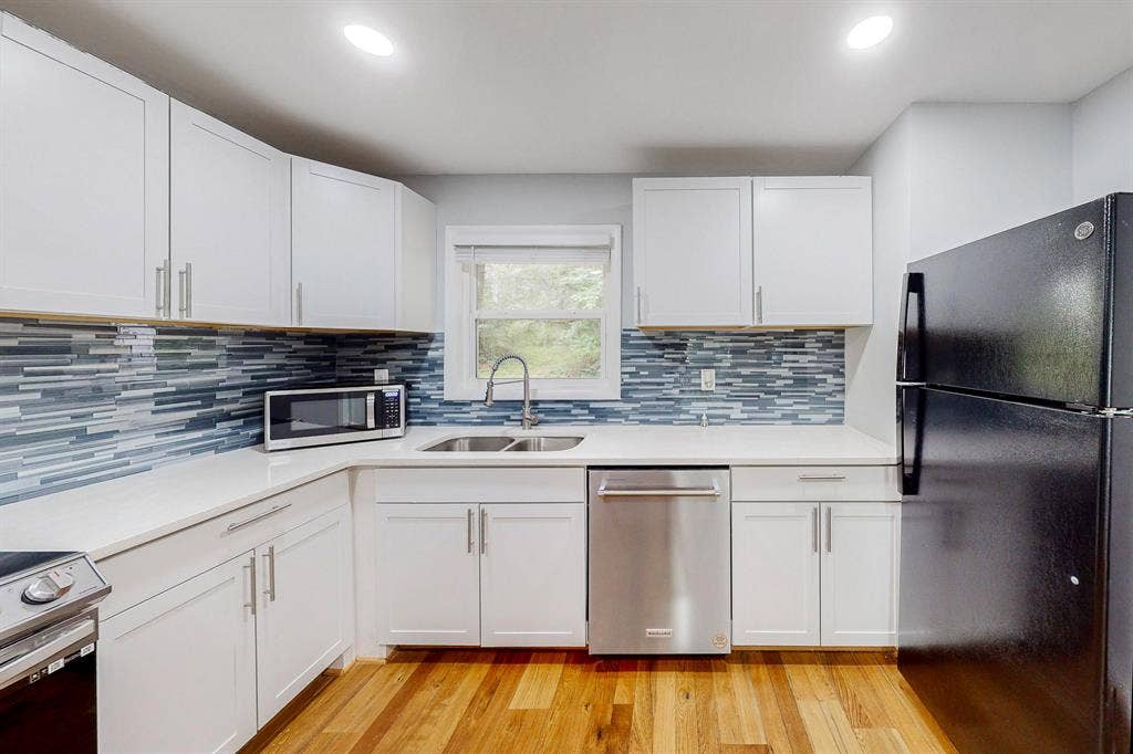 10 BR in Forest Park