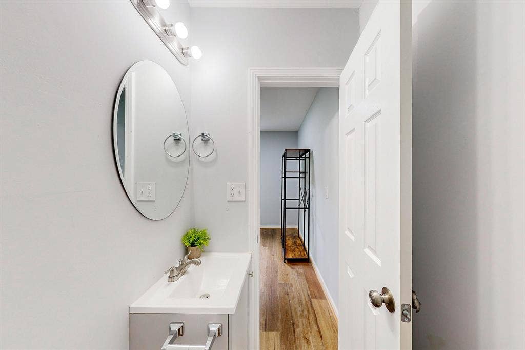 10 BR in Forest Park