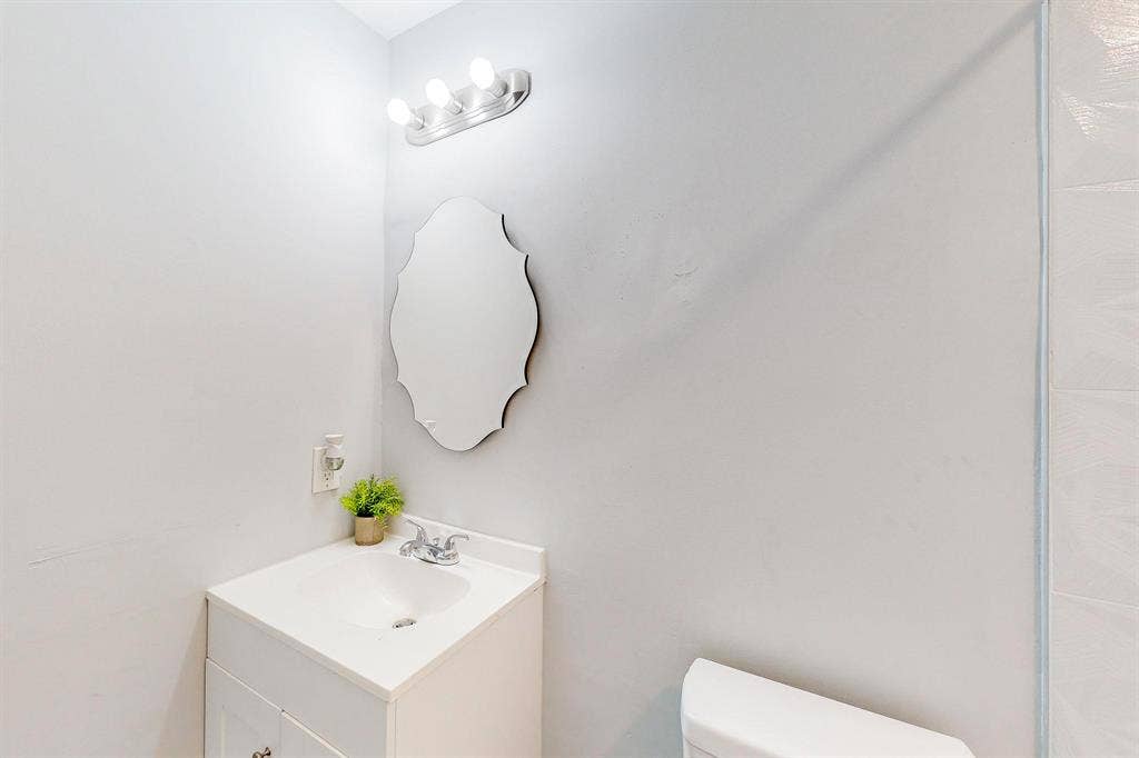 10 BR in Forest Park