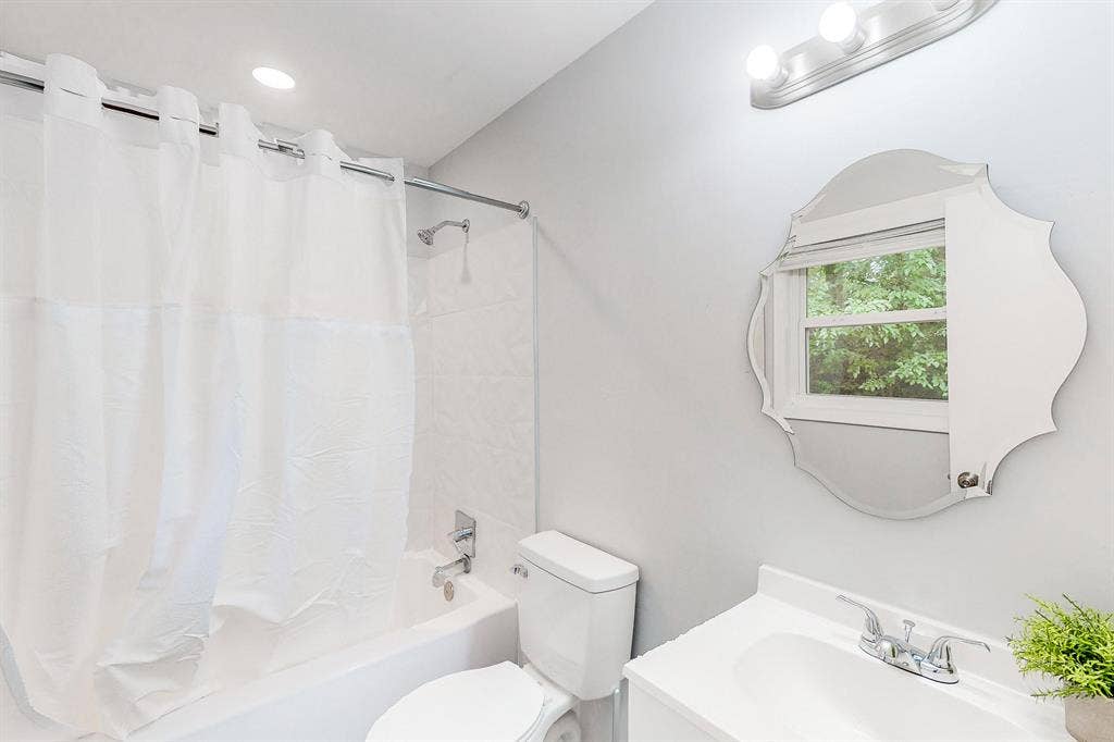 10 BR in Forest Park