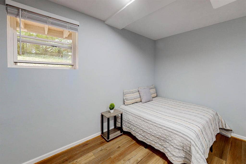 10 BR in Forest Park