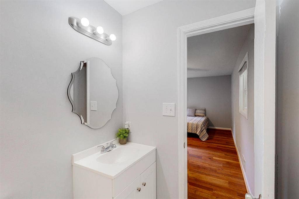 10 BR in Forest Park