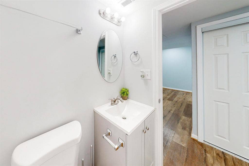 10 BR in Forest Park