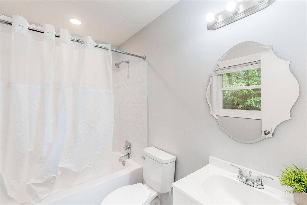 10 BR in Forest Park