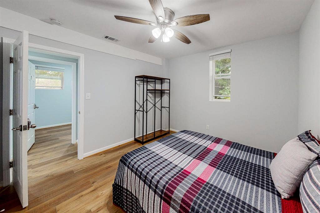 10 BR in Forest Park