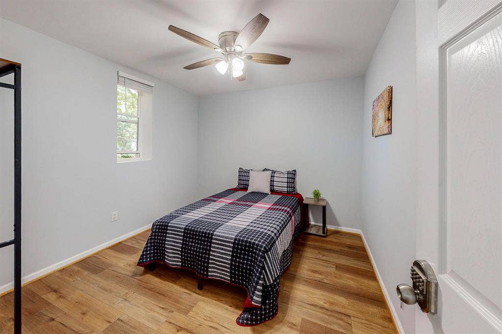 10 BR in Forest Park