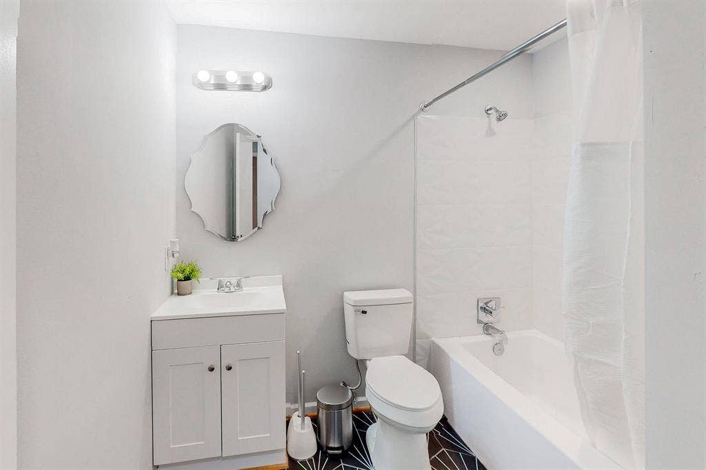 10 BR in Forest Park