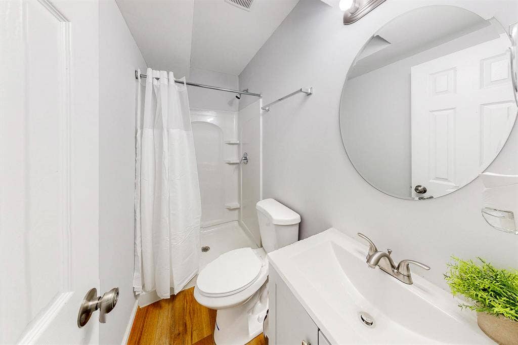 10 BR in Forest Park