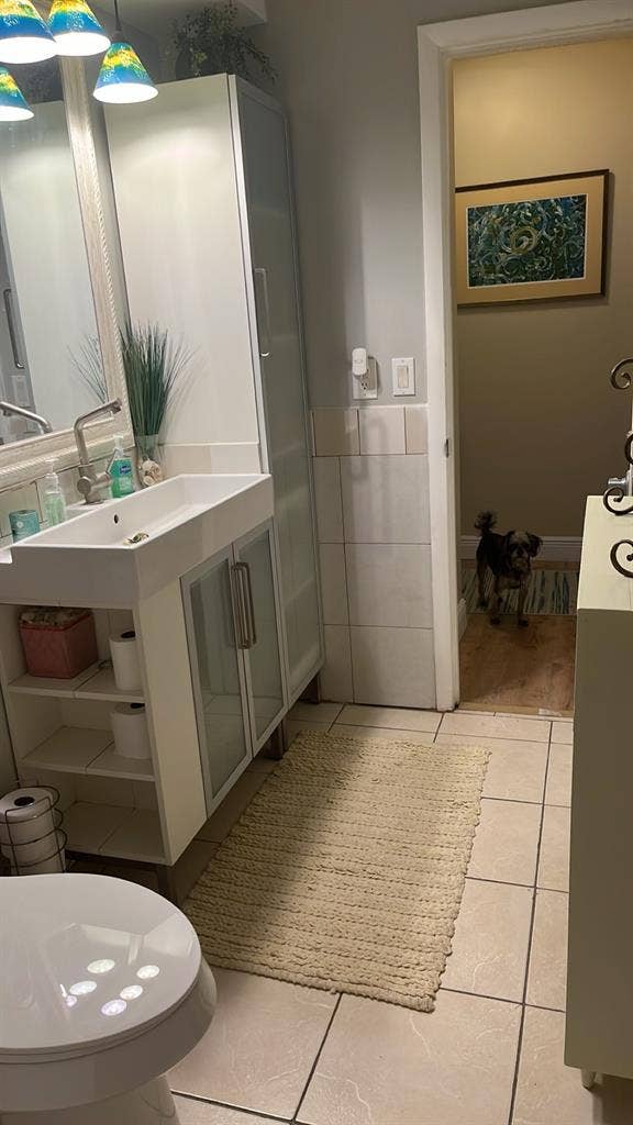 Room in Tranquil pool home