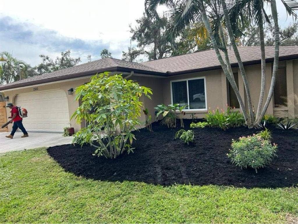 Room in Tranquil pool home