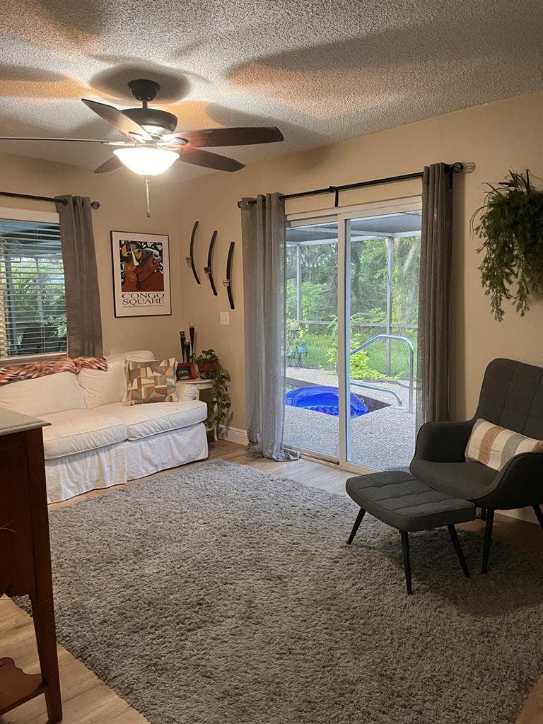 Room in Tranquil pool home