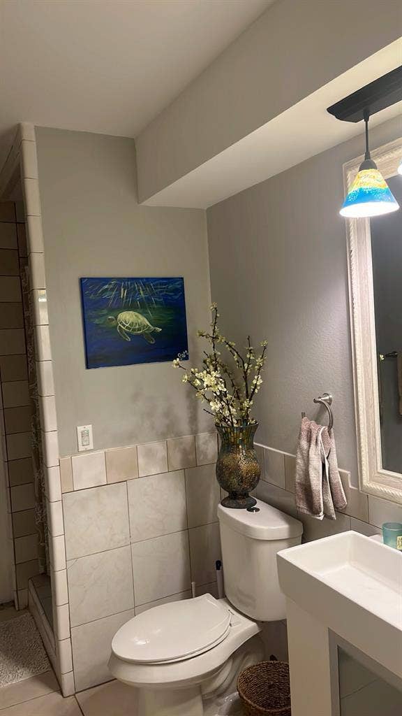 Room in Tranquil pool home