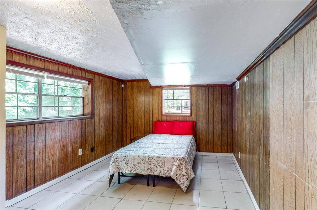 9 BR in Riverdale