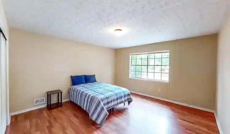 9 BR in Riverdale
