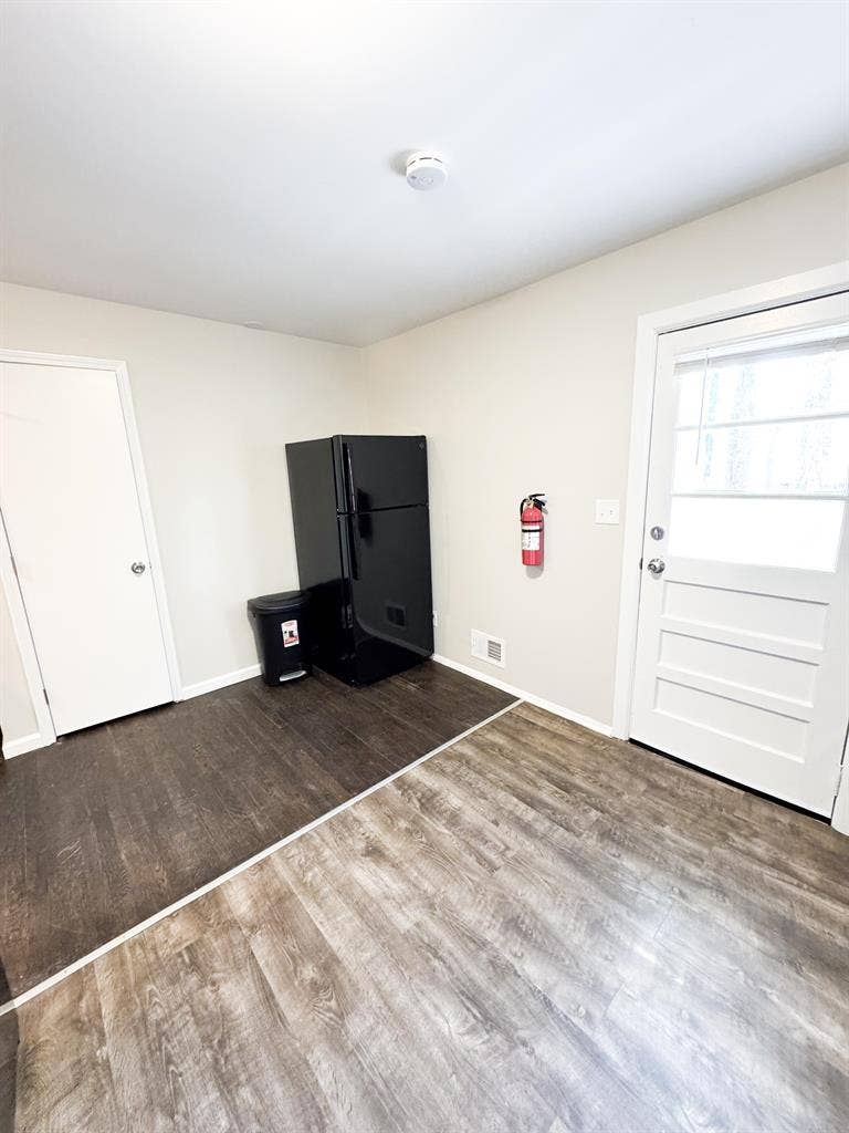 8 BR in Riverdale